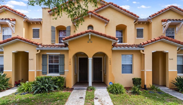 Close to Disney! Family-sized villa & private patio space!