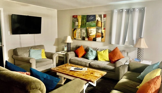 Close to Downtown Events, Restaurants, Markets, Beaches and Navy Base.
