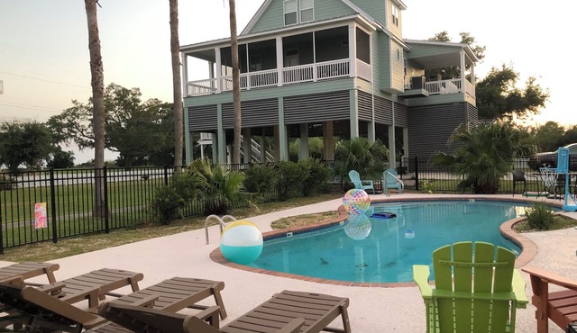 Coastal Charm Getaway - Private Pool, 2 Min Walk To Beach
