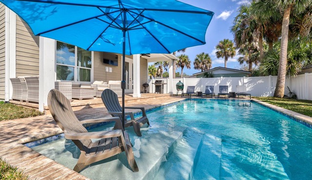 Coastal Cottage: Pool, Golf Cart & Game Room