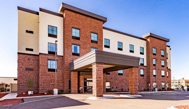 Cobblestone Hotel & Suites - Superior Duluth in Superior