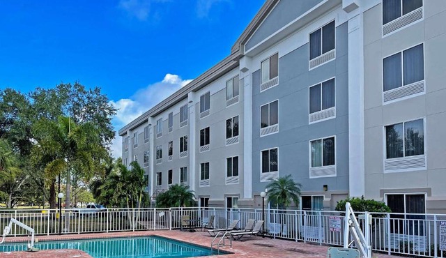 Comfort Inn & Suites Sarasota I75