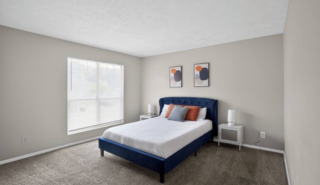 Comfortable 2BR space near shops and dining in Riverdale