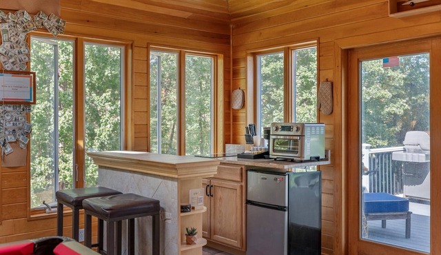 Comfortable guest suite w/fire pit on gorgeous property -Pet Friendly!