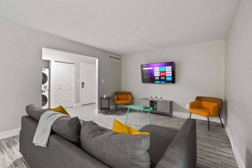 Comfy 2BR 2BA unit in Prime Location in Rochester Hills