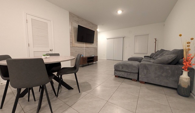 Comfy 3BR Jax Townhome w/King Bed