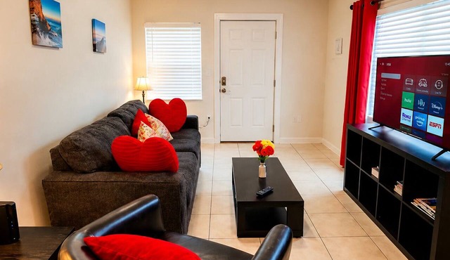 Comfy House Minutes from Airport & Near Attractions