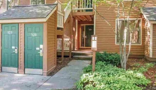 Completely updated Crystal Mountain Condo Great Location Dog Friendly!