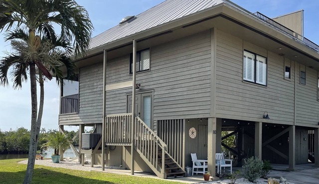 Condo w use of a 10k boat lift. 5min to open water. Tarpon capital 15min away