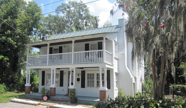 Convenient to Downtown And Parris Island