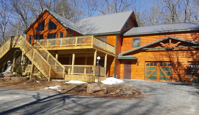 Conveniently Secluded, 1 Mile From Slopes and Festivals