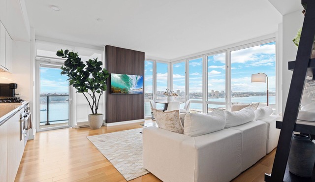Corner 2BR Skyline Views, High Floor, Walk to Times Square