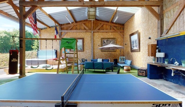 Cornillières Maisonnettes 35 pers : unusual housing,jacuzzi games in Braffais – Le Parc