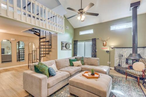 Cottage Vibes in Shalimar! Pet-Friendly Townhome