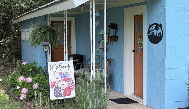 Country Cottage+ Pool just outside Tallahassee. 1-6 mos Available August