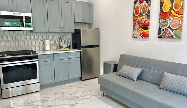 Cozy 1-Bedroom Apartment 15 Minutes To Manhattan!
