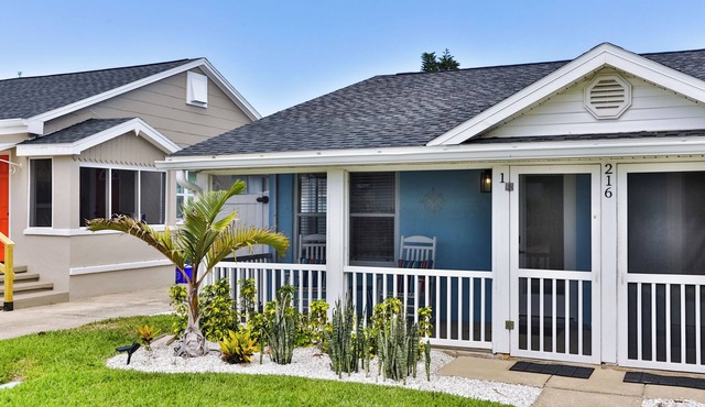 Cozy 1BR Heated Pool Walk to Beach & Flagler