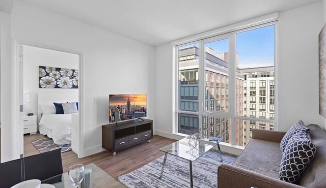 Cozy 1BR in Downtown White Plains | Full Kitchen & Laundry