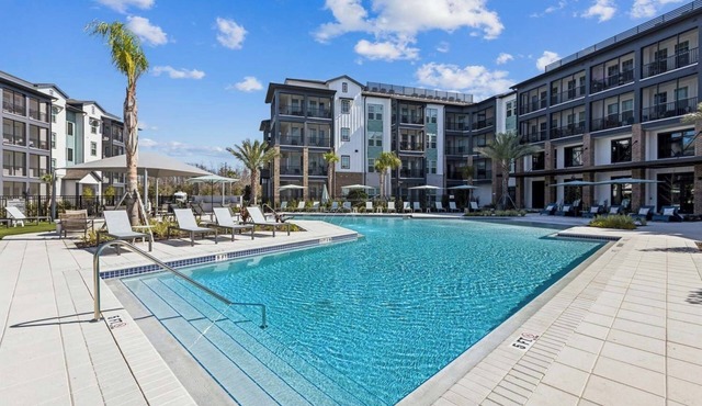 Cozy 2-bedroom apartment with AC in charming Wimauma