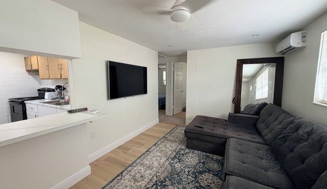 Cozy 2-bedroom house in lovely Tampa with AC
