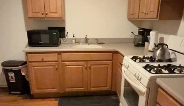 Cozy 2BR/1BA Basement Apartment: Private & Modern