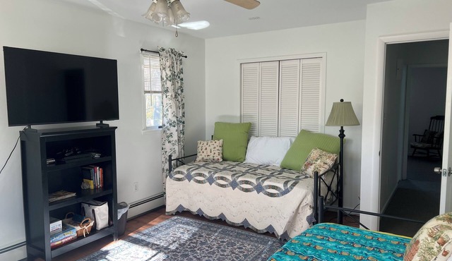 Cozy 3BR Apartment in Peaceful Neighborhood With Kitchenette