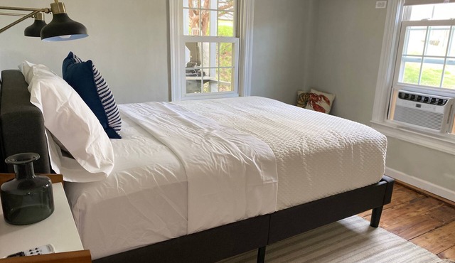 Cozy Apartment in Downtown Westport