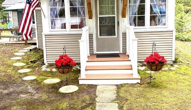 Cozy Bear Cottage with adorable Lake and Bear décor, 25 mi S. of Mackinaw City