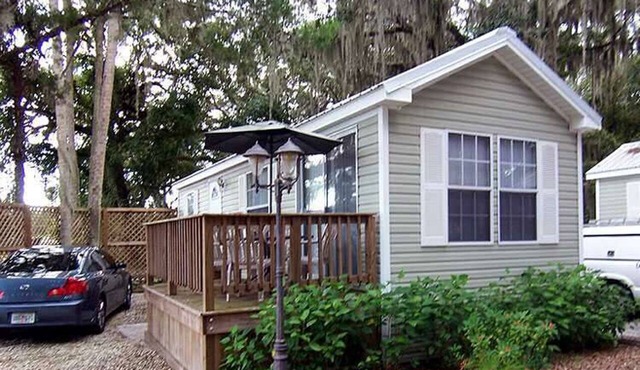 Cozy Cabin in riverfront resort