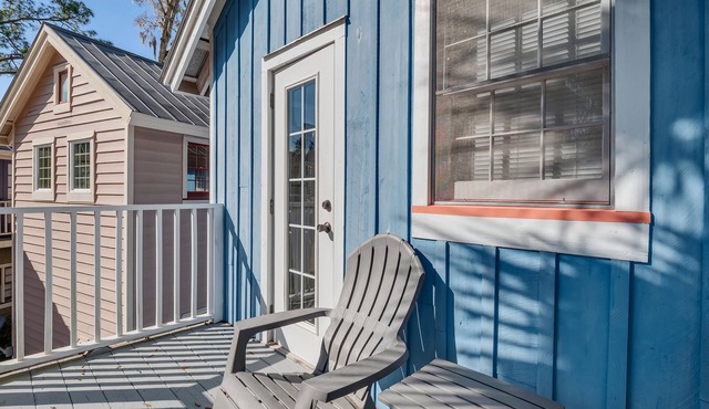 Cozy Clove Cottage in the Steinhatchee Landing Resort