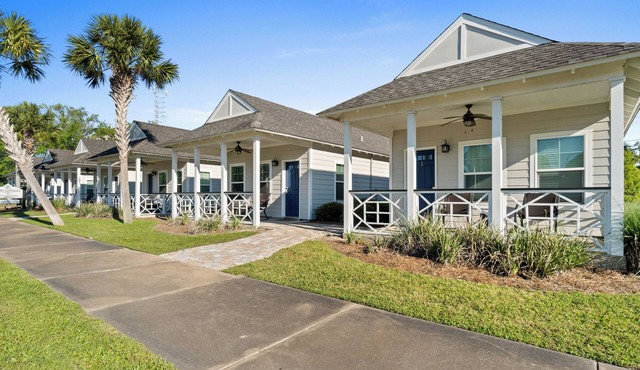 Cozy Cottage 3 of 6 with Pool Views| 2BR | Pool
