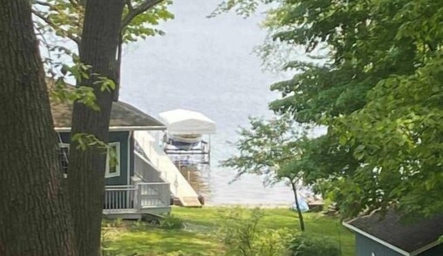 Cozy Cottage for 8 with a view of White Lake & near Lake Michigan