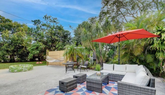 Cozy cottage on Atlantic Ave under 1mi from Beach!