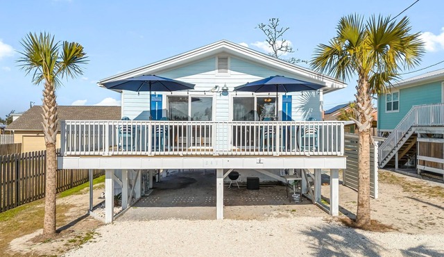 Cozy Cottage Steps From the Beach