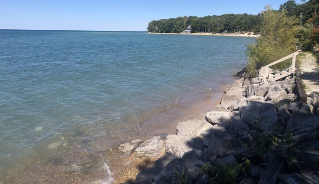 Cozy cottage style home on East Grand Traverse Bay in Elk Rapids. A/C.