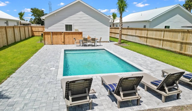 Cozy Cottage w/Pool | Boat Parking | Near Marina