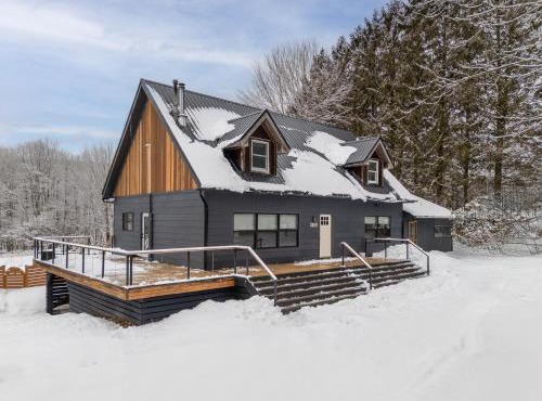 Cozy Creekside Retreat - Minutes to Delhi & Andes