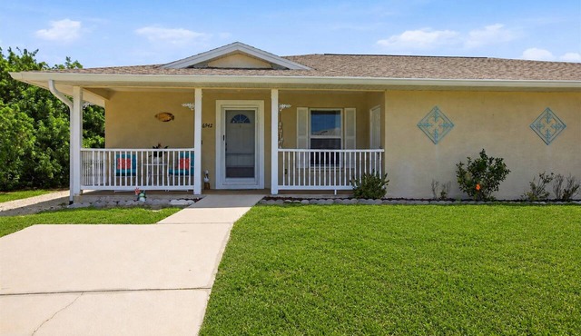 Cozy duplex, dog friendly & close to everything
