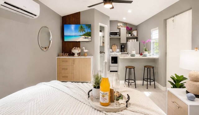 Cozy escape | Free parking | Private Patio