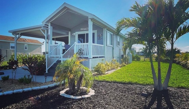 Cozy Florida Resort Cottage