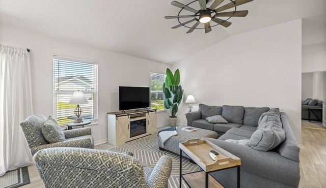 Cozy Gem near Eastport (Golfcart Included)