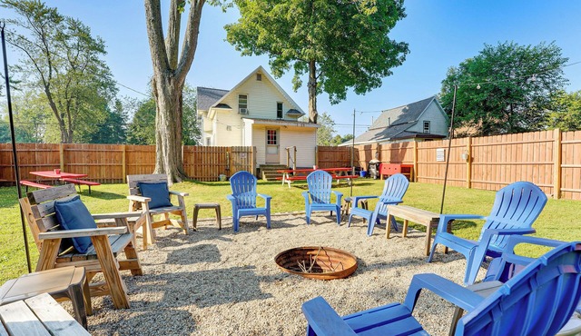 Cozy Hart Getaway w/Fire Pit < 1 Mi to Lake!