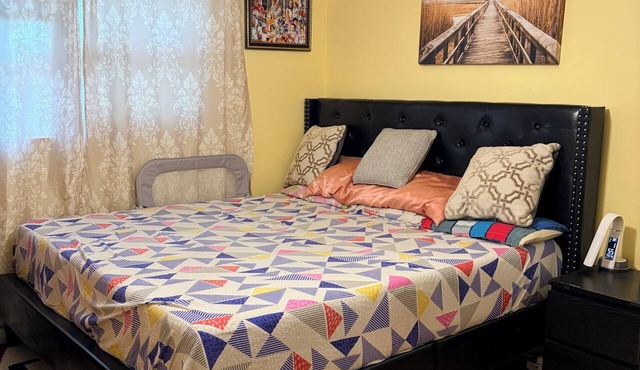 Cozy home 30 mins from NYC and close to multiple attractions, min 30 day