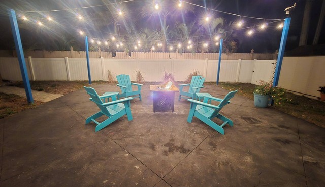 Cozy home with private lanai & patio. Parking for boat & camper w elec & h20!