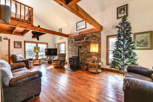 Cozy Mount Union Cabin w/Fire Pit & River Access
