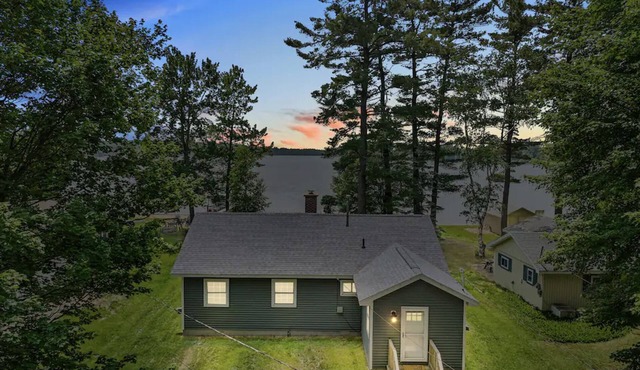 Cozy Private Lakefront Cottage, Pet-Friendly with Private Dock