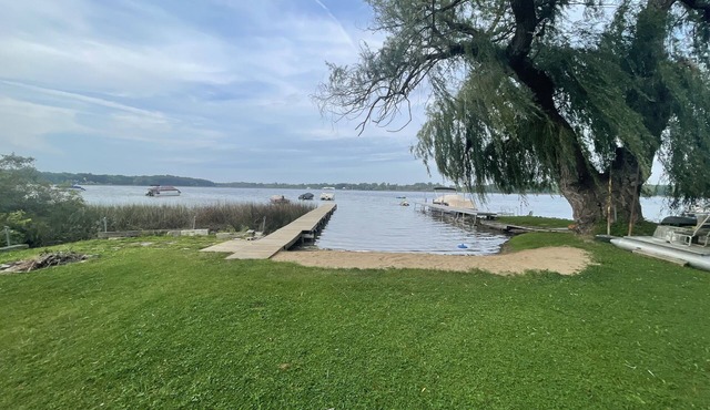 Cozy, quiet cottage on beautiful lake 30 minutes from Ann Arbor