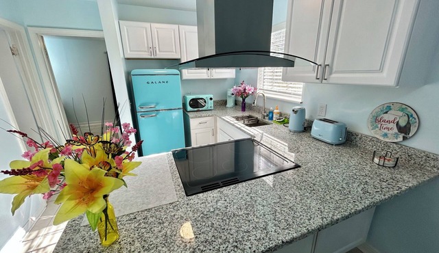 Cozy Renovated Apt w King Bed 25 to Beach 20% Off A