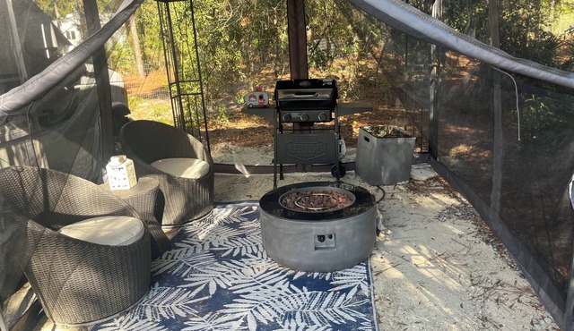 Cozy RV In wooded Private space