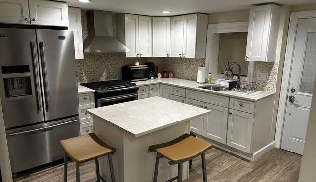 Cozy Studio Apartment With Park View /Pet-Friendly Neighborhood
